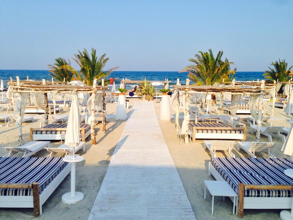 Studio Riviera Mamaia Luaran gambar